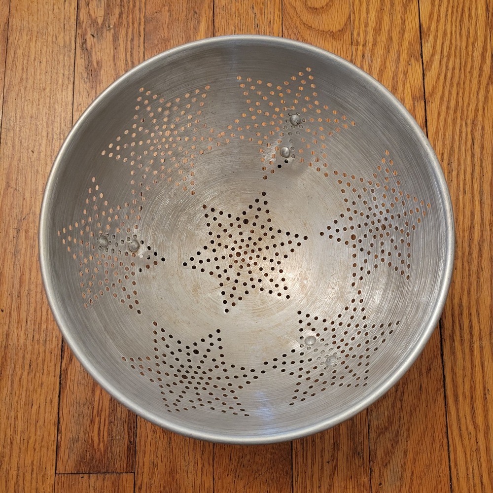 Vintage 9 Inch Aluminum Star Pattern Footed Colander Silver Strainer Retro MCM
